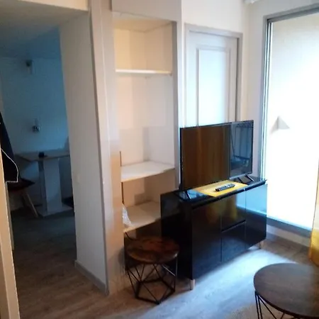 & Park Apartment