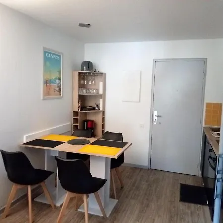 & Park Apartment