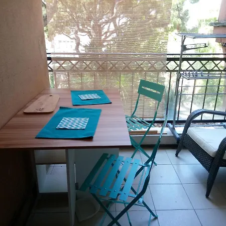 Apartment & Park